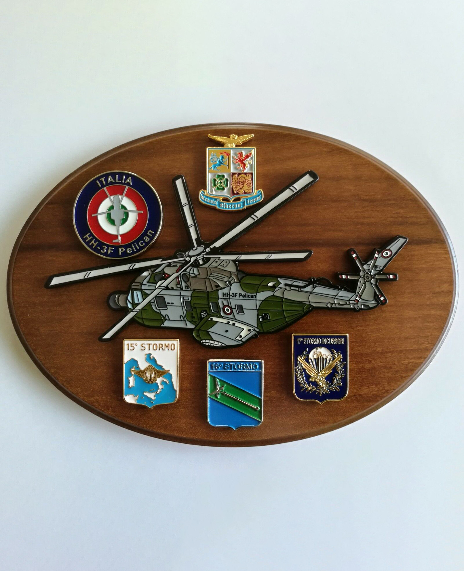 CREST ARALDICO CON STEMMA AERONAUTICA MILITARE 22 X 17 CM